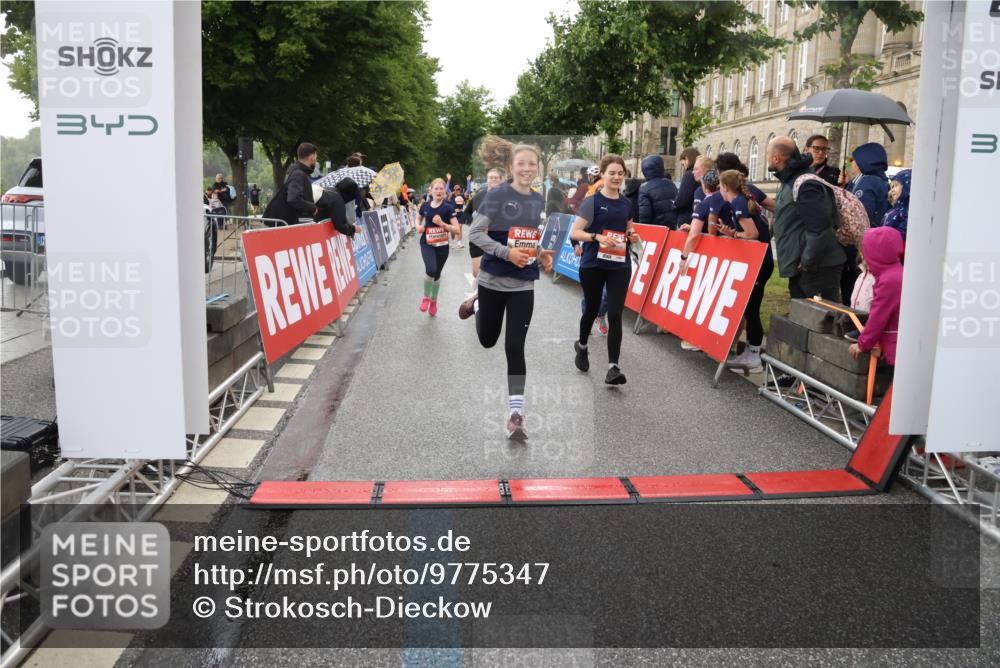 14.06.2026 - REWE Women's Run Strokosch-Dieckow http://msf.ph/oto/9775347 14.06.2026 11:07:26 Ziel 5103, 5118, 5190, 5229, 5368, 5369, 5476, 5483, 5484, 5630, 5808, 6065 meine-sportfotos.de