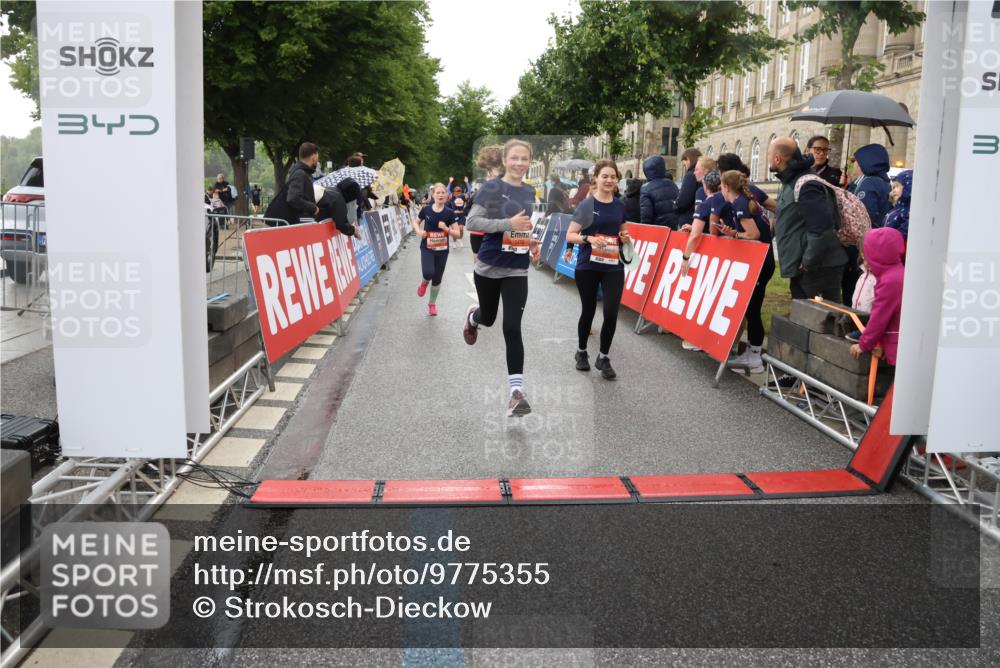 14.06.2026 - REWE Women's Run Strokosch-Dieckow http://msf.ph/oto/9775355 14.06.2026 11:07:26 Ziel 5103, 5118, 5190, 5229, 5368, 5369, 5476, 5483, 5484, 5630, 5808, 6065 meine-sportfotos.de