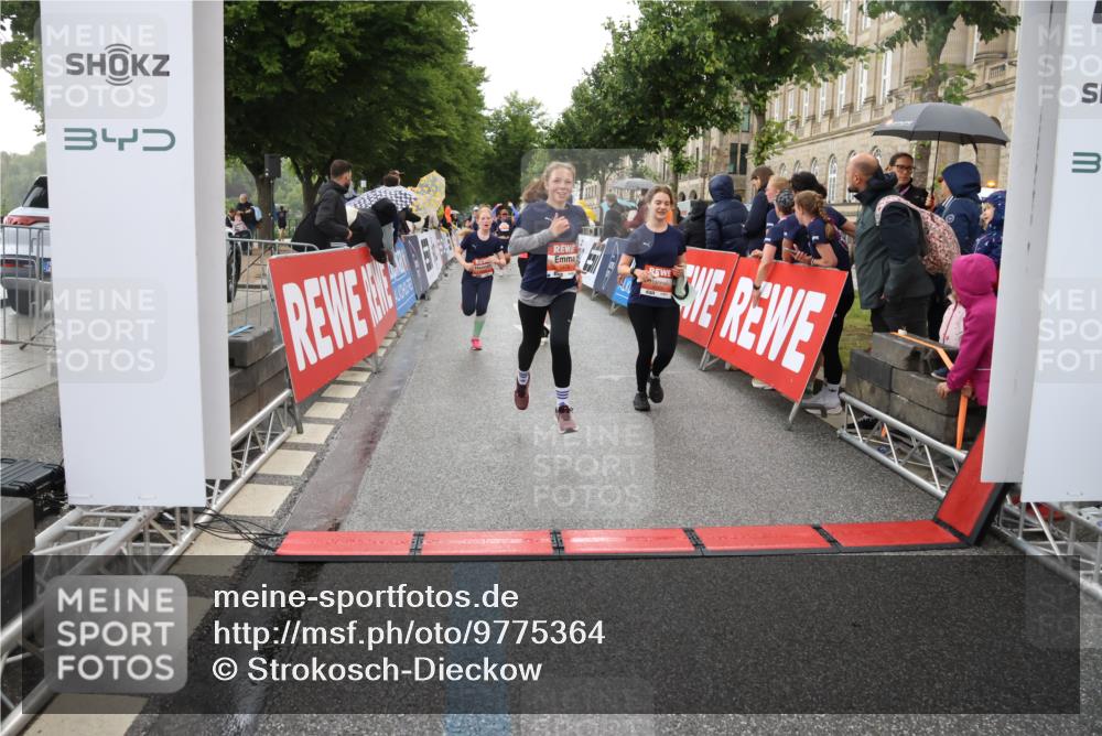 14.06.2026 - REWE Women's Run Strokosch-Dieckow http://msf.ph/oto/9775364 14.06.2026 11:07:26 Ziel 5103, 5118, 5190, 5229, 5368, 5369, 5476, 5483, 5484, 5630, 5808, 6065 meine-sportfotos.de