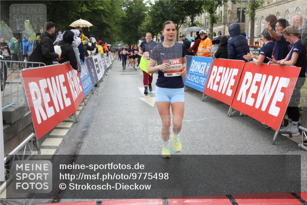 14.06.2026 - REWE Women's Run Strokosch-Dieckow http://msf.ph/oto/9775498 14.06.2026 11:07:15 Ziel 5103, 5104, 5268, 5437, 5735, 5977, 6012, 6041 meine-sportfotos.de
