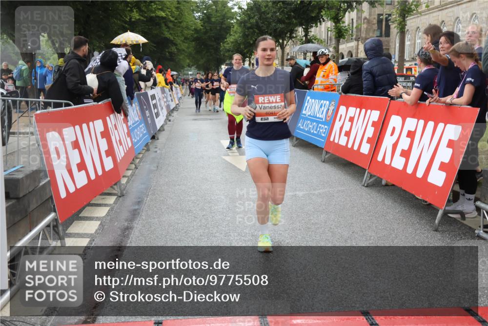 14.06.2026 - REWE Women's Run Strokosch-Dieckow http://msf.ph/oto/9775508 14.06.2026 11:07:15 Ziel 5103, 5104, 5268, 5437, 5735, 5977, 6012, 6041 meine-sportfotos.de