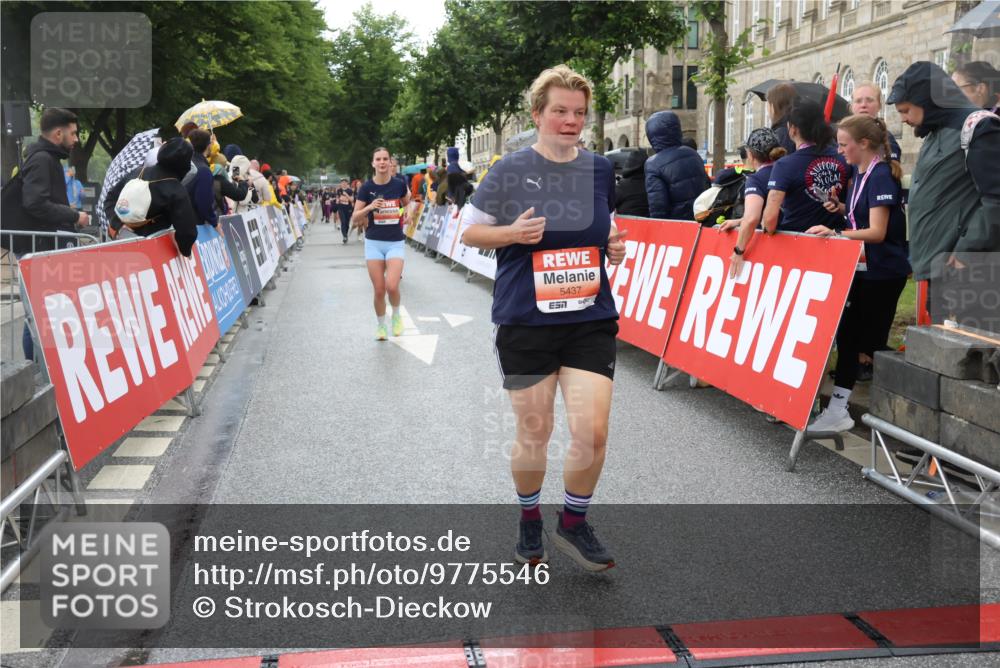 14.06.2026 - REWE Women's Run Strokosch-Dieckow http://msf.ph/oto/9775546 14.06.2026 11:07:13 Ziel 5104, 5268, 5437, 5676, 5734, 5735, 5977, 6012, 6041 meine-sportfotos.de