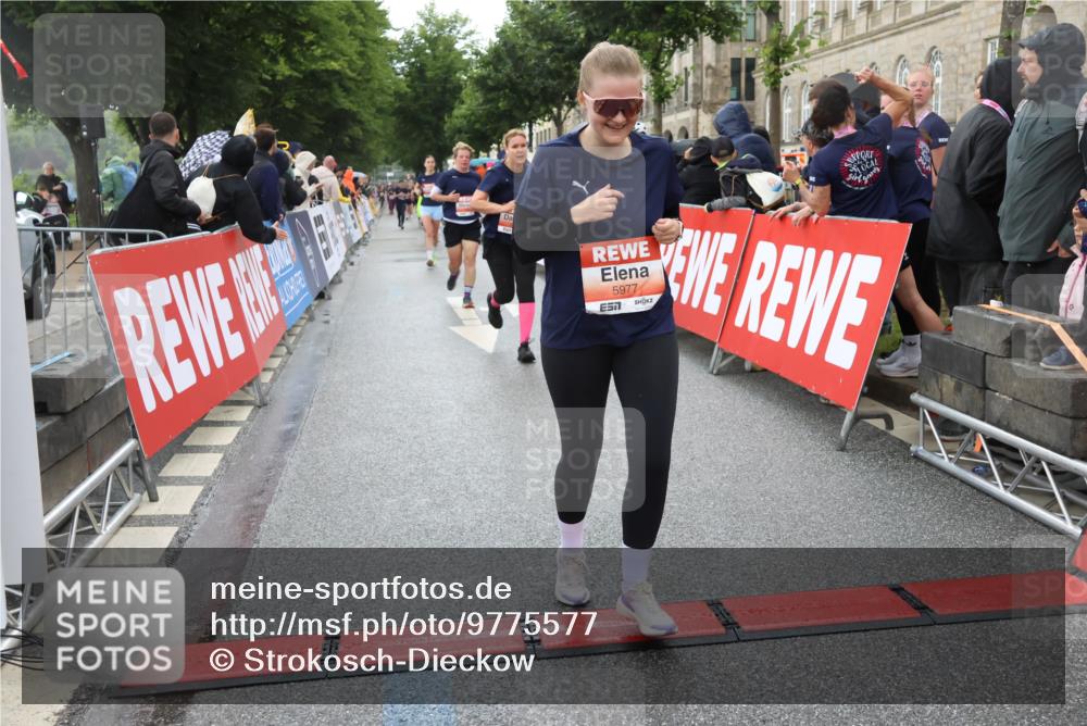 14.06.2026 - REWE Women's Run Strokosch-Dieckow http://msf.ph/oto/9775577 14.06.2026 11:07:10 Ziel 5104, 5268, 5437, 5676, 5677, 5734, 5735, 5977, 6012 meine-sportfotos.de