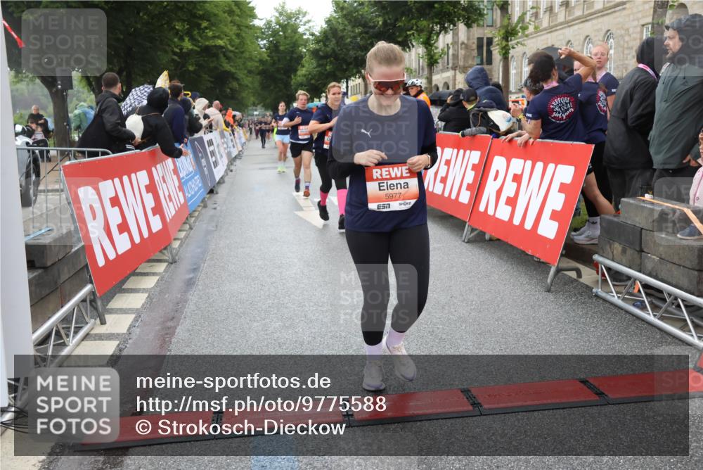 14.06.2026 - REWE Women's Run Strokosch-Dieckow http://msf.ph/oto/9775588 14.06.2026 11:07:10 Ziel 5104, 5268, 5437, 5676, 5677, 5734, 5735, 5977, 6012 meine-sportfotos.de