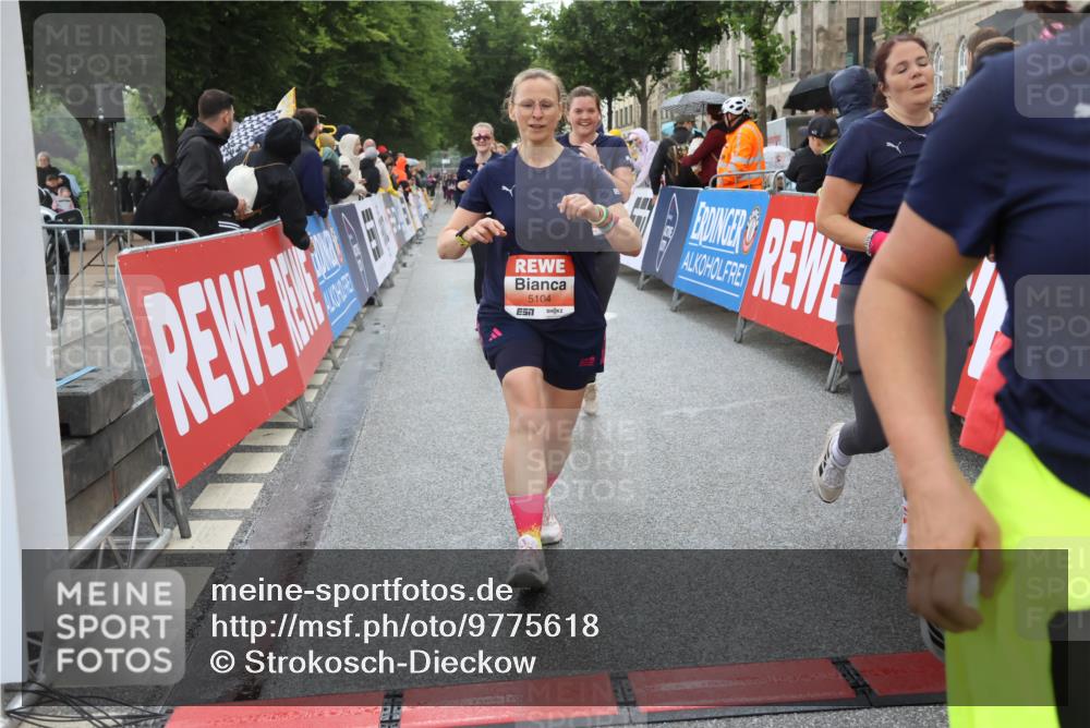 14.06.2026 - REWE Women's Run Strokosch-Dieckow http://msf.ph/oto/9775618 14.06.2026 11:07:07 Ziel 5104, 5510, 5676, 5677, 5734, 5735, 5977, 6012 meine-sportfotos.de