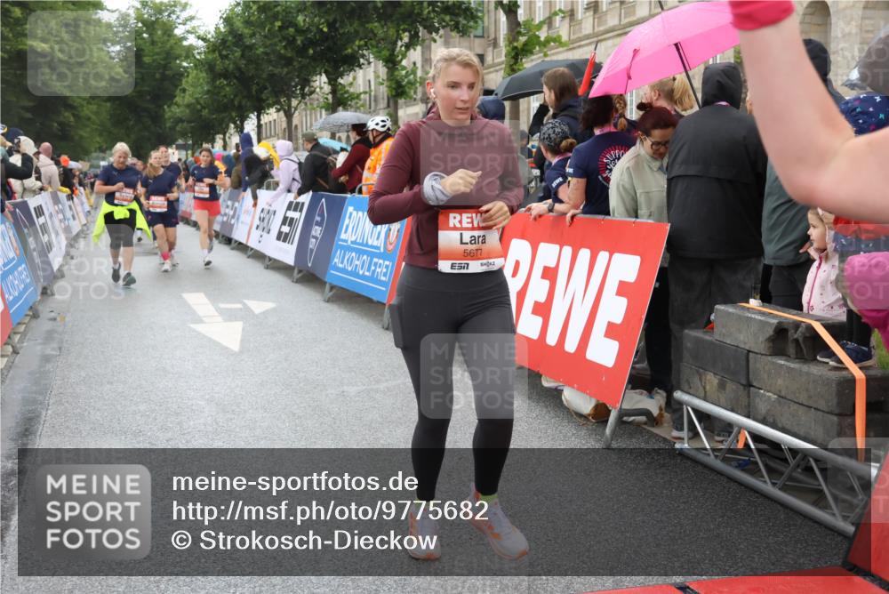 14.06.2026 - REWE Women's Run Strokosch-Dieckow http://msf.ph/oto/9775682 14.06.2026 11:07:02 Ziel 5510, 5534, 5542, 5627, 5676, 5677, 5734, 5816, 5856 meine-sportfotos.de