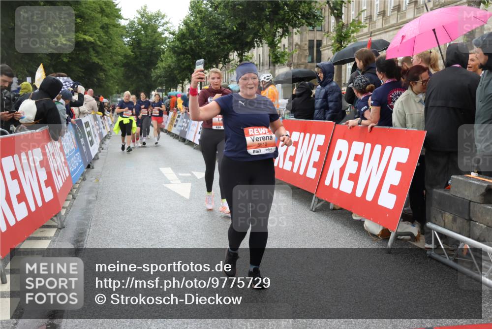 14.06.2026 - REWE Women's Run Strokosch-Dieckow http://msf.ph/oto/9775729 14.06.2026 11:07:00 Ziel 5510, 5534, 5542, 5627, 5677, 5723, 5816, 5856 meine-sportfotos.de