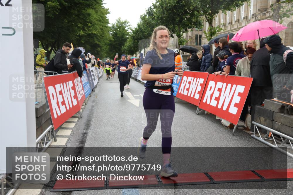 14.06.2026 - REWE Women's Run Strokosch-Dieckow http://msf.ph/oto/9775749 14.06.2026 11:06:58 Ziel 5347, 5510, 5534, 5542, 5627, 5677, 5723, 5816, 5856 meine-sportfotos.de