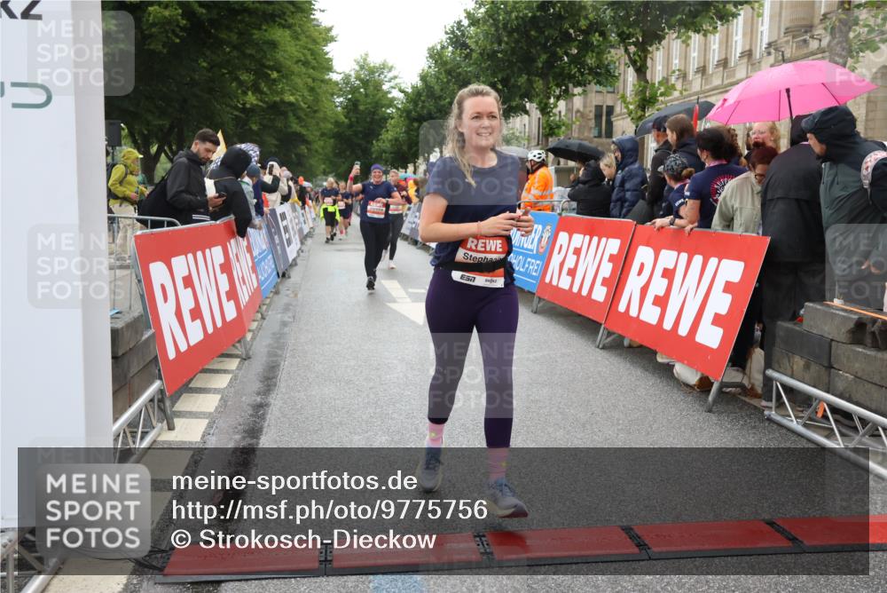 14.06.2026 - REWE Women's Run Strokosch-Dieckow http://msf.ph/oto/9775756 14.06.2026 11:06:58 Ziel 5347, 5510, 5534, 5542, 5627, 5677, 5723, 5816, 5856 meine-sportfotos.de