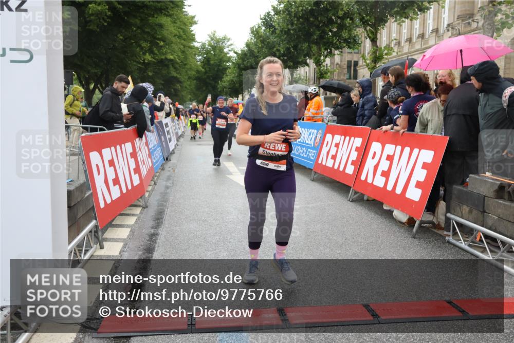 14.06.2026 - REWE Women's Run Strokosch-Dieckow http://msf.ph/oto/9775766 14.06.2026 11:06:58 Ziel 5347, 5510, 5534, 5542, 5627, 5677, 5723, 5816, 5856 meine-sportfotos.de
