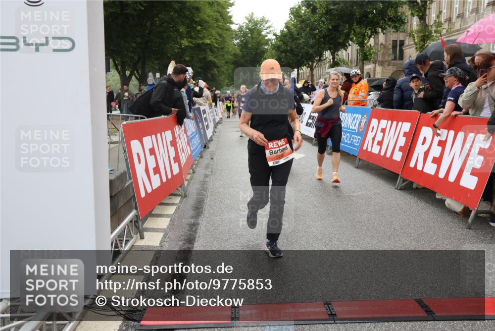 14.06.2026 - REWE Women's Run Strokosch-Dieckow http://msf.ph/oto/9775853 14.06.2026 11:06:53 Ziel 5288, 5347, 5395, 5436, 5535, 5542, 5627, 5723, 5816, 5856, 5956, 5958 meine-sportfotos.de