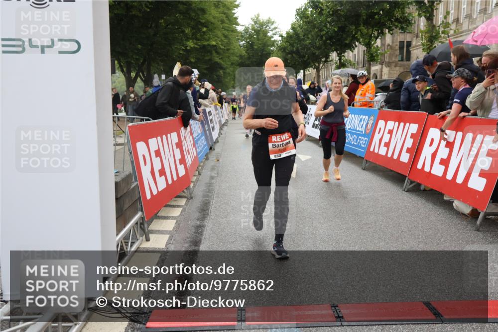 14.06.2026 - REWE Women's Run Strokosch-Dieckow http://msf.ph/oto/9775862 14.06.2026 11:06:53 Ziel 5288, 5347, 5395, 5436, 5535, 5542, 5627, 5723, 5816, 5856, 5956, 5958 meine-sportfotos.de