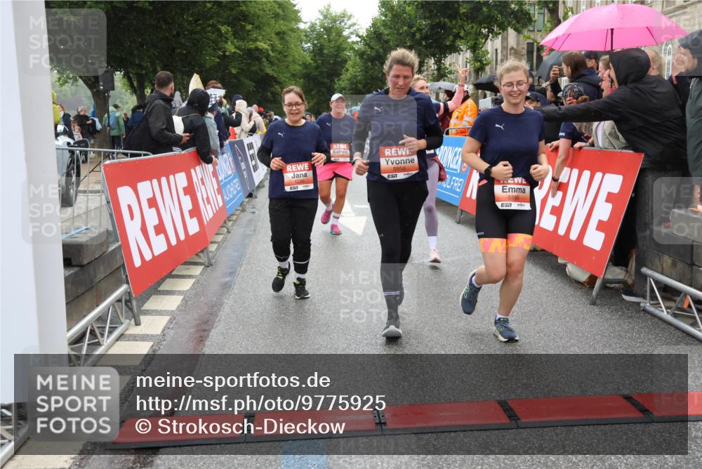 14.06.2026 - REWE Women's Run Strokosch-Dieckow http://msf.ph/oto/9775925 14.06.2026 11:06:48 Ziel 5084, 5288, 5347, 5395, 5436, 5535, 5605, 5722, 5775, 5956, 5958 meine-sportfotos.de