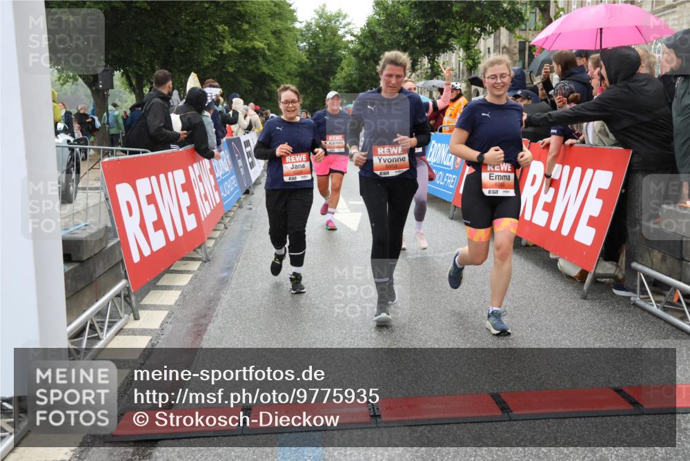 14.06.2026 - REWE Women's Run Strokosch-Dieckow http://msf.ph/oto/9775935 14.06.2026 11:06:48 Ziel 5084, 5288, 5347, 5395, 5436, 5535, 5605, 5722, 5775, 5956, 5958 meine-sportfotos.de