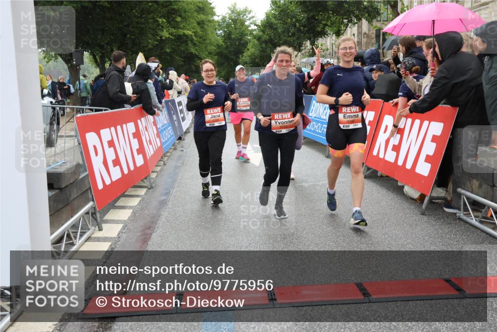 14.06.2026 - REWE Women's Run Strokosch-Dieckow http://msf.ph/oto/9775956 14.06.2026 11:06:48 Ziel 5084, 5288, 5347, 5395, 5436, 5535, 5605, 5722, 5775, 5956, 5958 meine-sportfotos.de