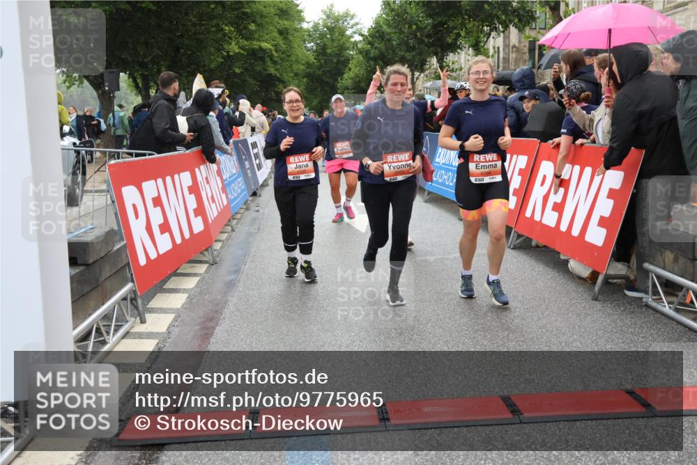 14.06.2026 - REWE Women's Run Strokosch-Dieckow http://msf.ph/oto/9775965 14.06.2026 11:06:48 Ziel 5084, 5288, 5347, 5395, 5436, 5535, 5605, 5722, 5775, 5956, 5958 meine-sportfotos.de