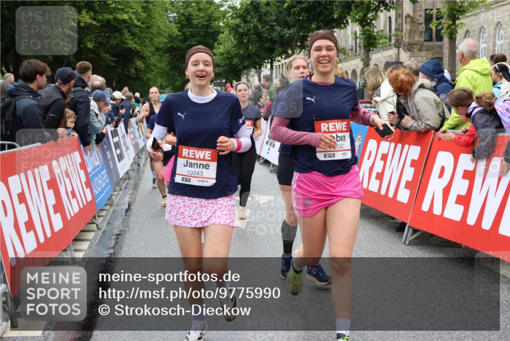 14.06.2026 - REWE Women's Run Strokosch-Dieckow http://msf.ph/oto/9775990 14.06.2026 10:00:51 Ziel 10030, 10042, 10043, 10101, 10198, 10210, 10433, 10709, 10905, 11205, 11229, 11278, 11324, 11422, 11493 meine-sportfotos.de