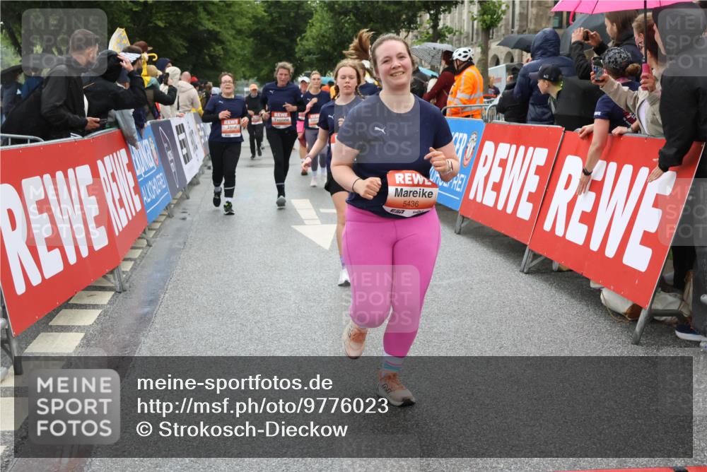 14.06.2026 - REWE Women's Run Strokosch-Dieckow http://msf.ph/oto/9776023 14.06.2026 11:06:46 Ziel 5084, 5288, 5395, 5436, 5501, 5535, 5605, 5722, 5775, 5956, 5958, 6067 meine-sportfotos.de