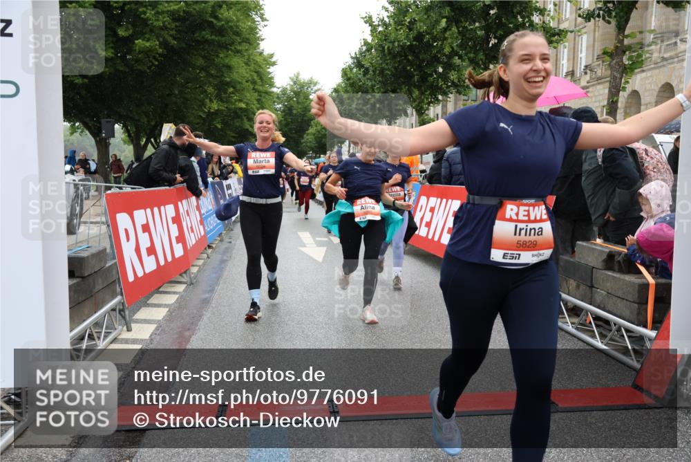 14.06.2026 - REWE Women's Run Strokosch-Dieckow http://msf.ph/oto/9776091 14.06.2026 11:06:30 Ziel 5075, 5076, 5134, 5222, 5283, 5382, 5541, 5829, 6024 meine-sportfotos.de