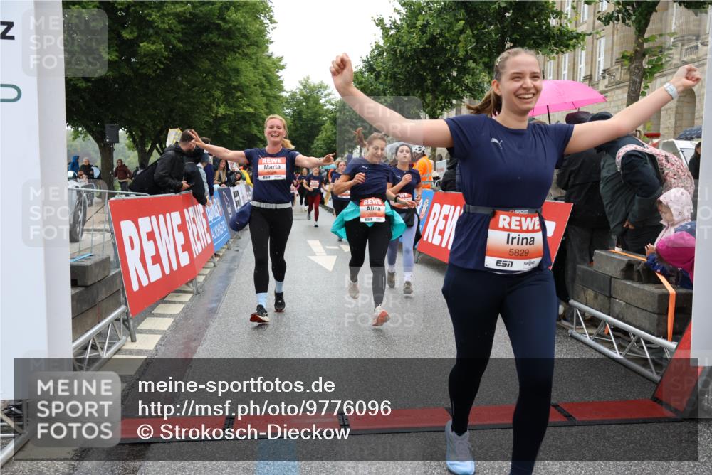 14.06.2026 - REWE Women's Run Strokosch-Dieckow http://msf.ph/oto/9776096 14.06.2026 11:06:30 Ziel 5075, 5076, 5134, 5222, 5283, 5382, 5541, 5829, 6024 meine-sportfotos.de