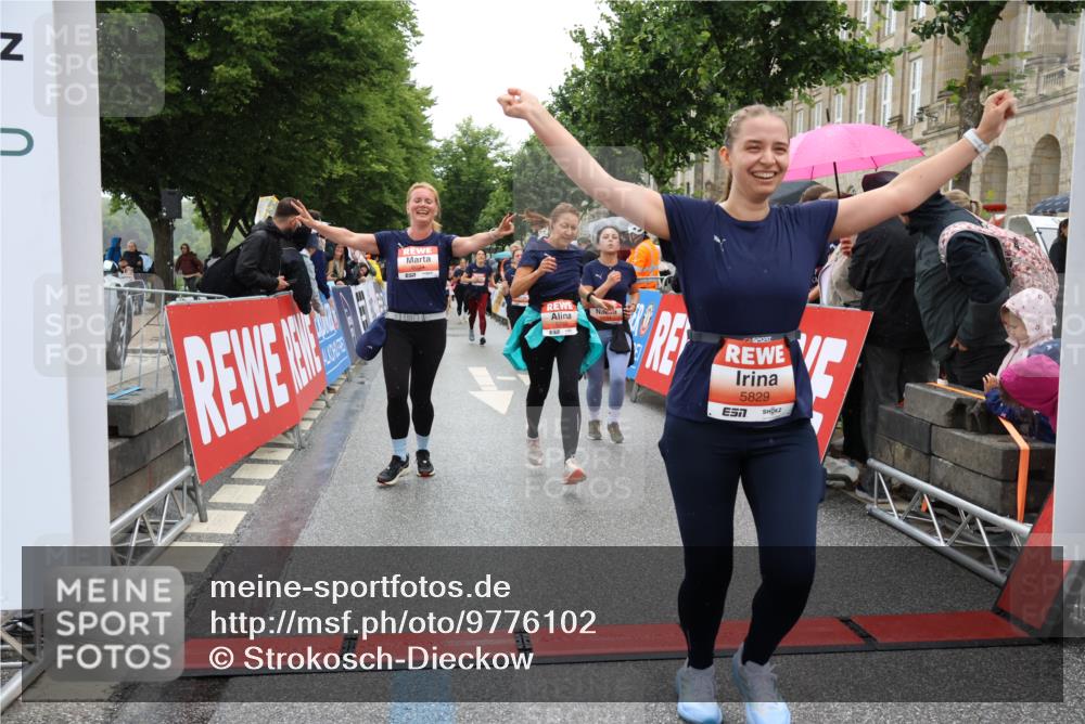 14.06.2026 - REWE Women's Run Strokosch-Dieckow http://msf.ph/oto/9776102 14.06.2026 11:06:30 Ziel 5075, 5076, 5134, 5222, 5283, 5382, 5541, 5829, 6024 meine-sportfotos.de
