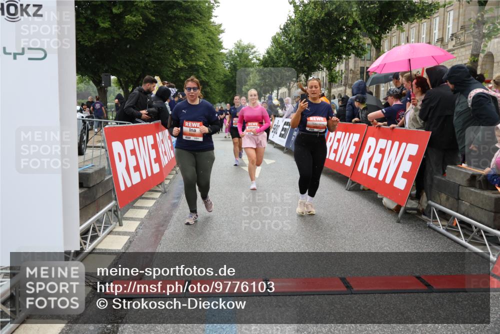 14.06.2026 - REWE Women's Run Strokosch-Dieckow http://msf.ph/oto/9776103 14.06.2026 11:06:38 Ziel 5071, 5084, 5134, 5222, 5283, 5441, 5480, 5491, 5501, 5574, 5605, 5722, 5775, 5829, 6024, 6067 meine-sportfotos.de