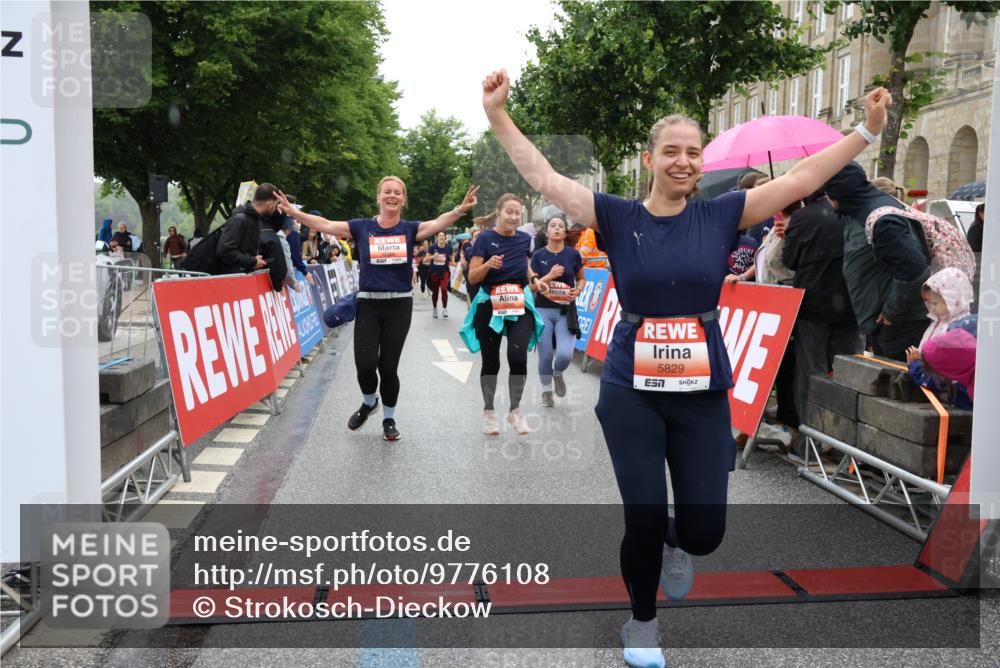 14.06.2026 - REWE Women's Run Strokosch-Dieckow http://msf.ph/oto/9776108 14.06.2026 11:06:30 Ziel 5075, 5076, 5134, 5222, 5283, 5382, 5541, 5829, 6024 meine-sportfotos.de
