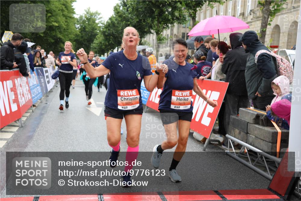 14.06.2026 - REWE Women's Run Strokosch-Dieckow http://msf.ph/oto/9776123 14.06.2026 11:06:29 Ziel 5075, 5076, 5134, 5283, 5382, 5541, 5829, 6024 meine-sportfotos.de
