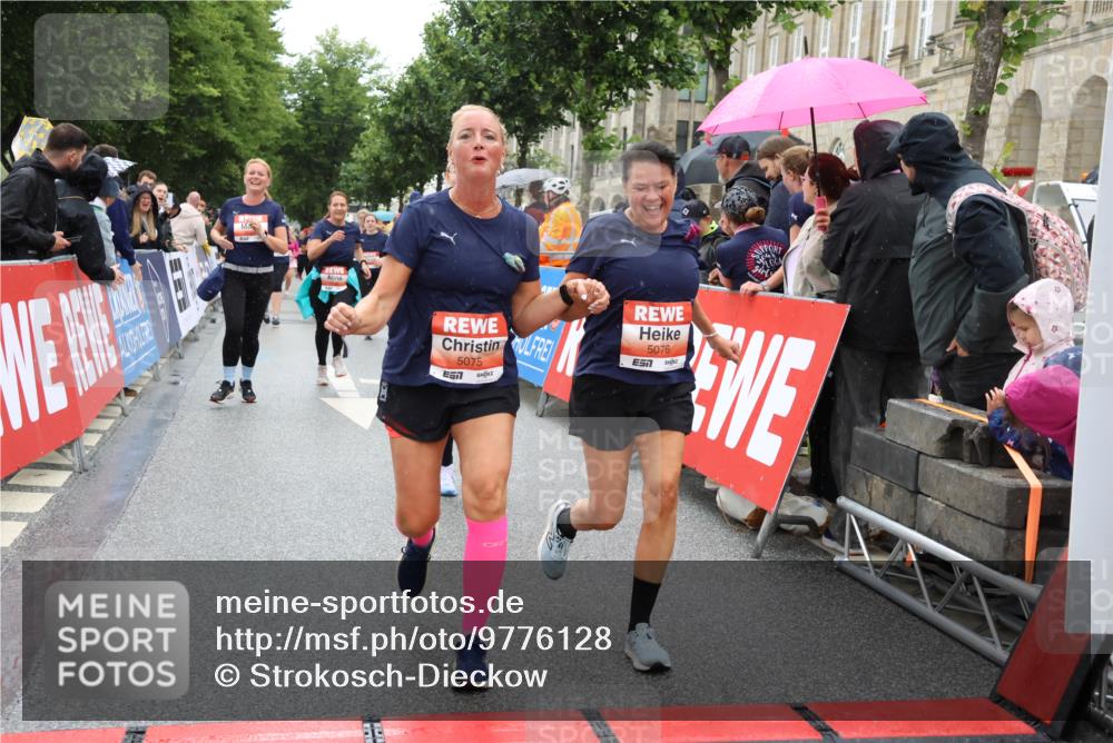 14.06.2026 - REWE Women's Run Strokosch-Dieckow http://msf.ph/oto/9776128 14.06.2026 11:06:29 Ziel 5075, 5076, 5134, 5283, 5382, 5541, 5829, 6024 meine-sportfotos.de