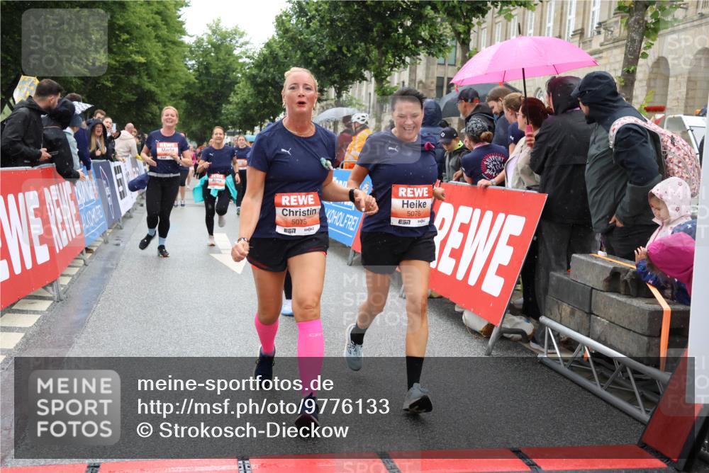 14.06.2026 - REWE Women's Run Strokosch-Dieckow http://msf.ph/oto/9776133 14.06.2026 11:06:29 Ziel 5075, 5076, 5134, 5283, 5382, 5541, 5829, 6024 meine-sportfotos.de