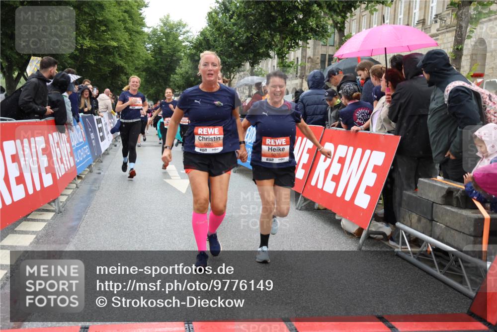 14.06.2026 - REWE Women's Run Strokosch-Dieckow http://msf.ph/oto/9776149 14.06.2026 11:06:29 Ziel 5075, 5076, 5134, 5283, 5382, 5541, 5829, 6024 meine-sportfotos.de