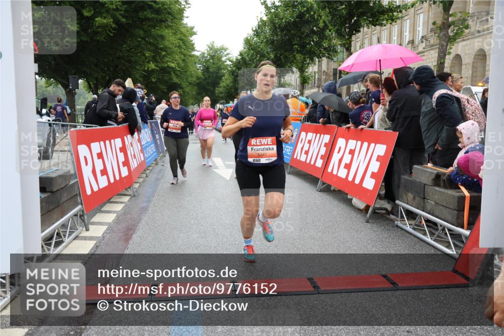 14.06.2026 - REWE Women's Run Strokosch-Dieckow http://msf.ph/oto/9776152 14.06.2026 11:06:37 Ziel 5071, 5075, 5076, 5084, 5134, 5222, 5283, 5441, 5480, 5491, 5501, 5574, 5605, 5722, 5775, 5829, 6024, 6067 meine-sportfotos.de