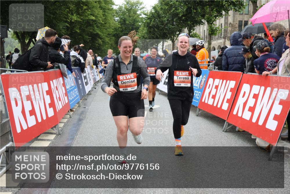 14.06.2026 - REWE Women's Run Strokosch-Dieckow http://msf.ph/oto/9776156 14.06.2026 11:06:27 Ziel 5075, 5076, 5283, 5382, 5541, 5829, 5844, 6024 meine-sportfotos.de