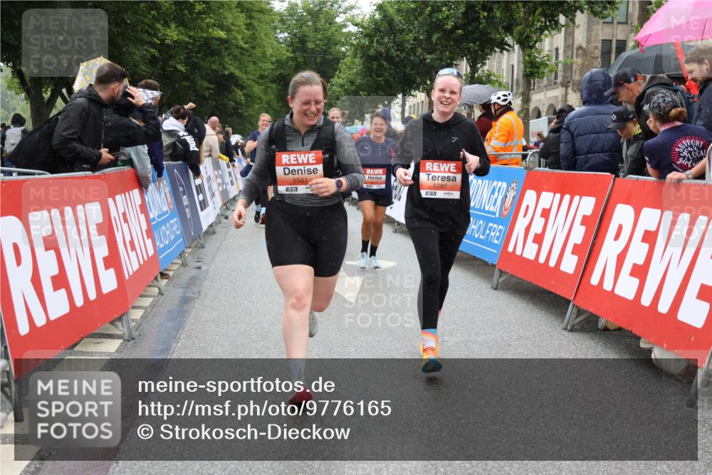 14.06.2026 - REWE Women's Run Strokosch-Dieckow http://msf.ph/oto/9776165 14.06.2026 11:06:26 Ziel 5075, 5076, 5382, 5541, 5829, 5844, 5960 meine-sportfotos.de