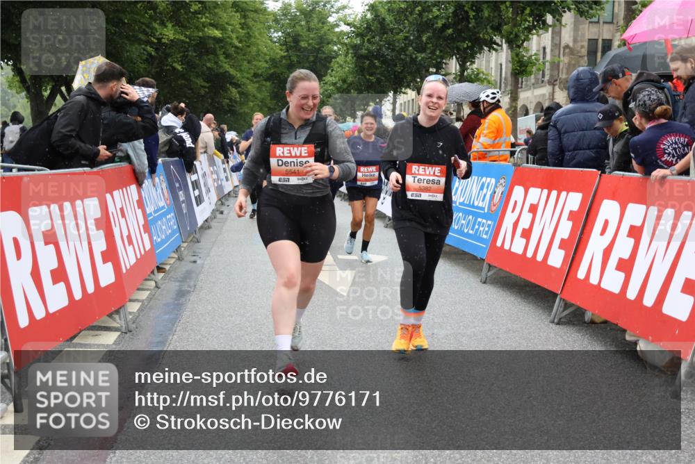 14.06.2026 - REWE Women's Run Strokosch-Dieckow http://msf.ph/oto/9776171 14.06.2026 11:06:26 Ziel 5075, 5076, 5382, 5541, 5829, 5844, 5960 meine-sportfotos.de