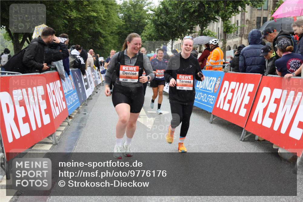 14.06.2026 - REWE Women's Run Strokosch-Dieckow http://msf.ph/oto/9776176 14.06.2026 11:06:26 Ziel 5075, 5076, 5382, 5541, 5829, 5844, 5960 meine-sportfotos.de