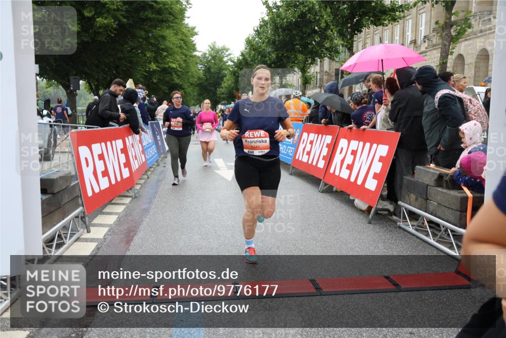 14.06.2026 - REWE Women's Run Strokosch-Dieckow http://msf.ph/oto/9776177 14.06.2026 11:06:37 Ziel 5071, 5075, 5076, 5084, 5134, 5222, 5283, 5441, 5480, 5491, 5501, 5574, 5605, 5722, 5775, 5829, 6024, 6067 meine-sportfotos.de