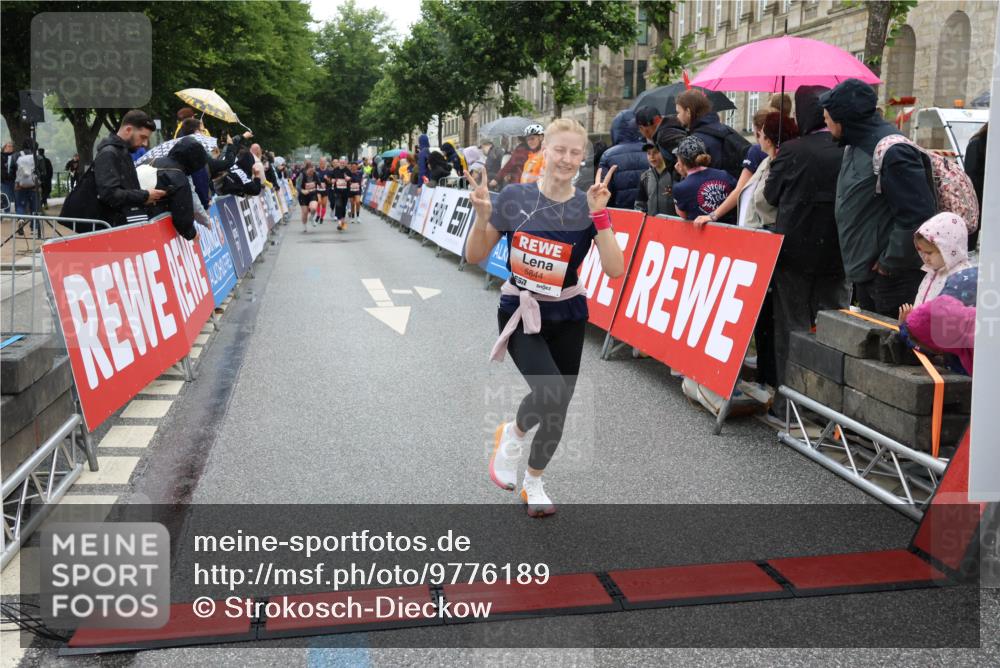 14.06.2026 - REWE Women's Run Strokosch-Dieckow http://msf.ph/oto/9776189 14.06.2026 11:06:20 Ziel 5130, 5727, 5757, 5794, 5799, 5844, 5960, 6026 meine-sportfotos.de