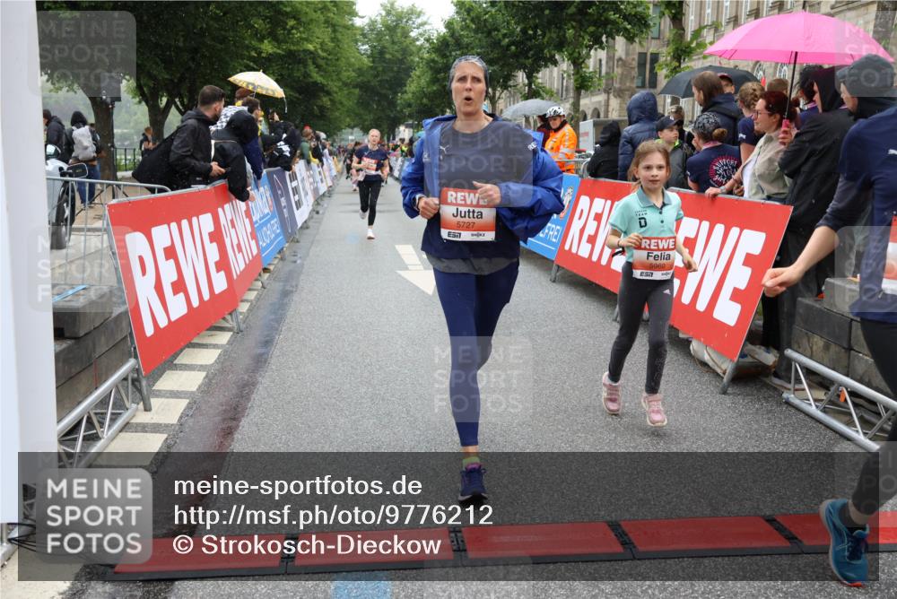 14.06.2026 - REWE Women's Run Strokosch-Dieckow http://msf.ph/oto/9776212 14.06.2026 11:06:17 Ziel 5130, 5727, 5757, 5794, 5799, 5805, 5844, 5960, 6026 meine-sportfotos.de