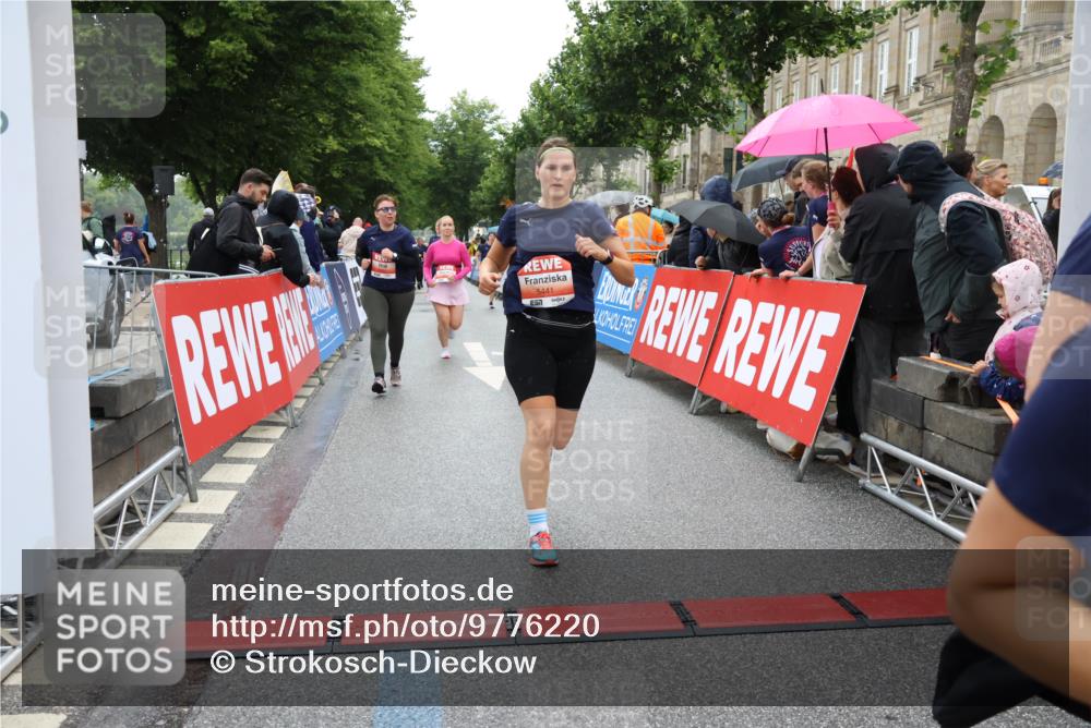 14.06.2026 - REWE Women's Run Strokosch-Dieckow http://msf.ph/oto/9776220 14.06.2026 11:06:37 Ziel 5071, 5075, 5076, 5084, 5134, 5222, 5283, 5441, 5480, 5491, 5501, 5574, 5605, 5722, 5775, 5829, 6024, 6067 meine-sportfotos.de