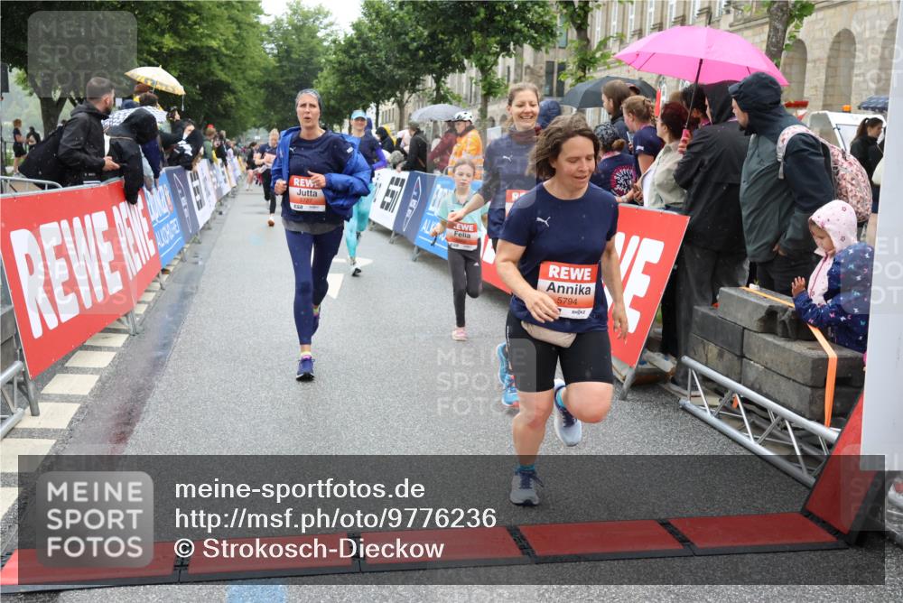 14.06.2026 - REWE Women's Run Strokosch-Dieckow http://msf.ph/oto/9776236 14.06.2026 11:06:17 Ziel 5130, 5727, 5757, 5794, 5799, 5805, 5844, 5960, 6026 meine-sportfotos.de