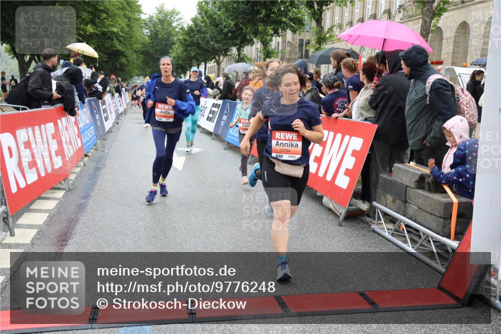 14.06.2026 - REWE Women's Run Strokosch-Dieckow http://msf.ph/oto/9776248 14.06.2026 11:06:16 Ziel 5130, 5705, 5727, 5757, 5794, 5799, 5805, 5844, 5960, 6026 meine-sportfotos.de