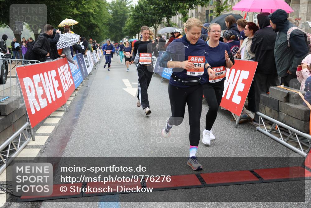 14.06.2026 - REWE Women's Run Strokosch-Dieckow http://msf.ph/oto/9776276 14.06.2026 11:06:12 Ziel 5130, 5227, 5580, 5699, 5705, 5757, 5805, 5903, 6026 meine-sportfotos.de