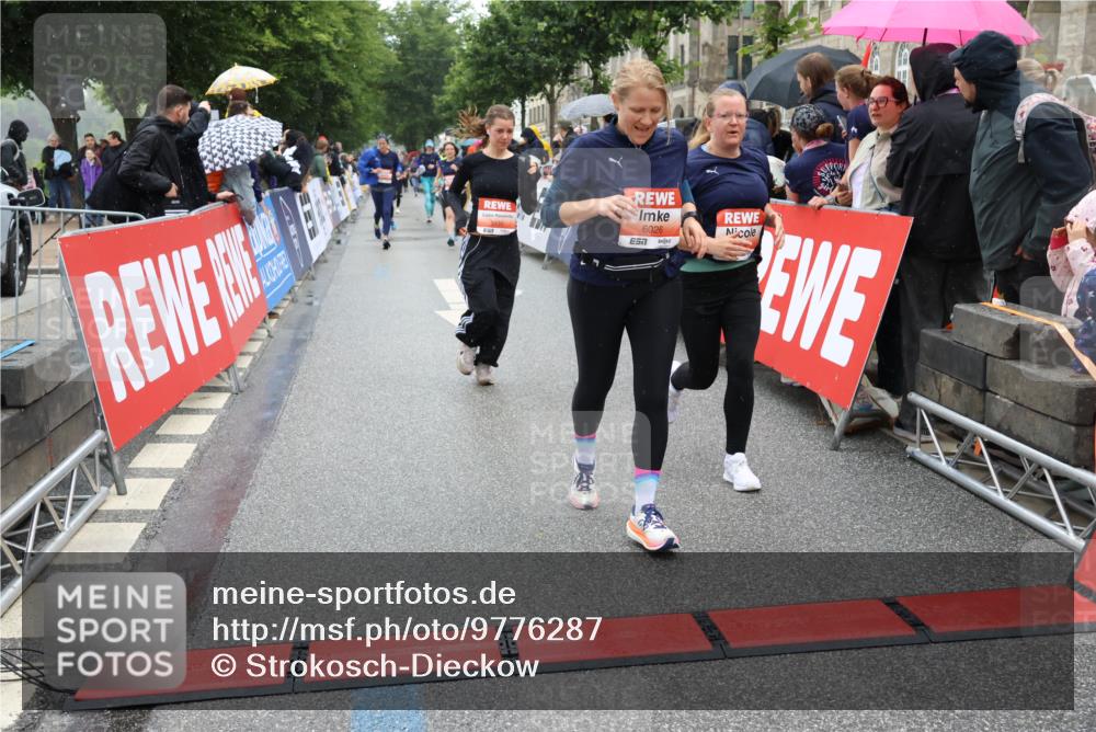 14.06.2026 - REWE Women's Run Strokosch-Dieckow http://msf.ph/oto/9776287 14.06.2026 11:06:12 Ziel 5130, 5227, 5580, 5699, 5705, 5757, 5805, 5903, 6026 meine-sportfotos.de