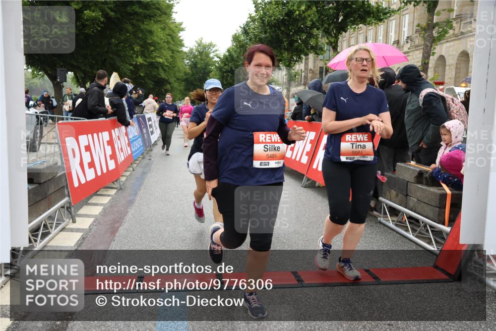 14.06.2026 - REWE Women's Run Strokosch-Dieckow http://msf.ph/oto/9776306 14.06.2026 11:06:35 Ziel 5071, 5075, 5076, 5134, 5222, 5283, 5382, 5441, 5480, 5491, 5501, 5541, 5574, 5829, 6024, 6067 meine-sportfotos.de