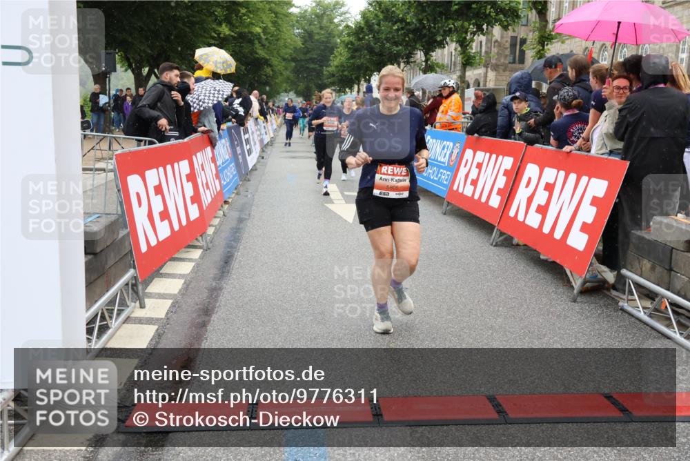 14.06.2026 - REWE Women's Run Strokosch-Dieckow http://msf.ph/oto/9776311 14.06.2026 11:06:09 Ziel 5072, 5221, 5227, 5378, 5580, 5699, 5705, 5710, 5757, 5805, 5903, 5923, 6026 meine-sportfotos.de