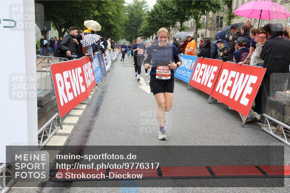 14.06.2026 - REWE Women's Run Strokosch-Dieckow http://msf.ph/oto/9776317 14.06.2026 11:06:09 Ziel 5072, 5221, 5227, 5378, 5580, 5699, 5705, 5710, 5757, 5805, 5903, 5923, 6026 meine-sportfotos.de