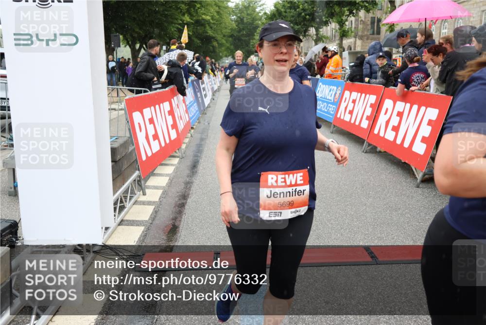 14.06.2026 - REWE Women's Run Strokosch-Dieckow http://msf.ph/oto/9776332 14.06.2026 11:06:07 Ziel 5072, 5221, 5227, 5378, 5580, 5699, 5705, 5710, 5805, 5881, 5903, 5923 meine-sportfotos.de