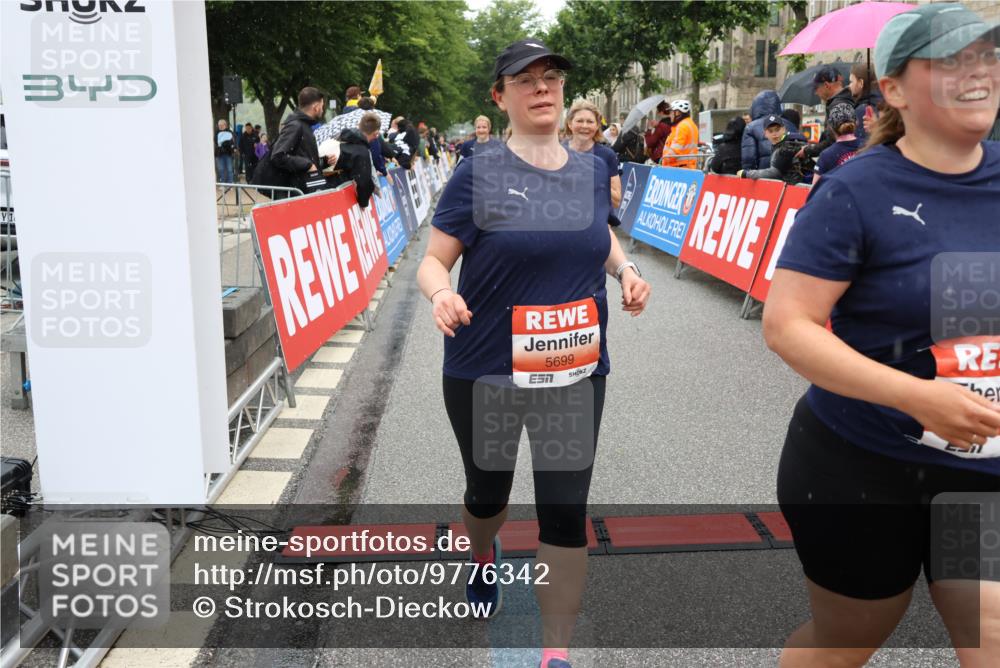 14.06.2026 - REWE Women's Run Strokosch-Dieckow http://msf.ph/oto/9776342 14.06.2026 11:06:07 Ziel 5072, 5221, 5227, 5378, 5580, 5699, 5705, 5710, 5805, 5881, 5903, 5923 meine-sportfotos.de