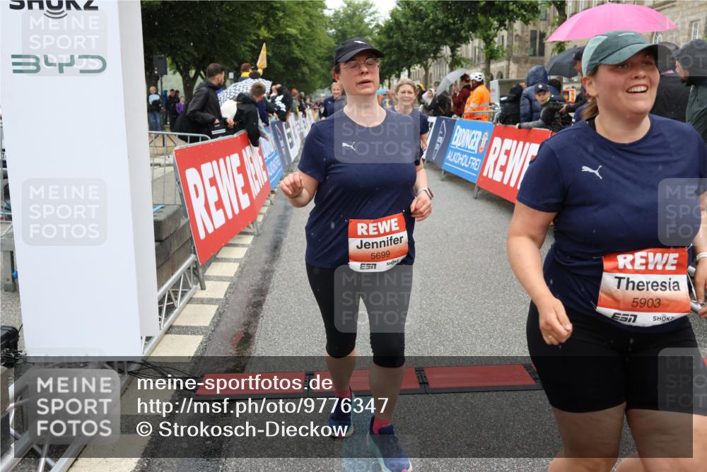 14.06.2026 - REWE Women's Run Strokosch-Dieckow http://msf.ph/oto/9776347 14.06.2026 11:06:07 Ziel 5072, 5221, 5227, 5378, 5580, 5699, 5705, 5710, 5805, 5881, 5903, 5923 meine-sportfotos.de